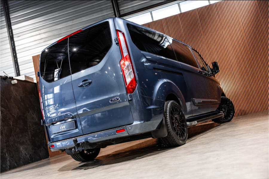 Ford Transit Custom 320 2.0 TDCI L2H1 Platinum Edition DC | Bi-Xenon | Navigatie | CarPlay | Camera | Lederen bekleding | Stoelverwarming | L+R Schuifdeur | DAB | Dubbel cabine | Nieuwe APK | Euro 6