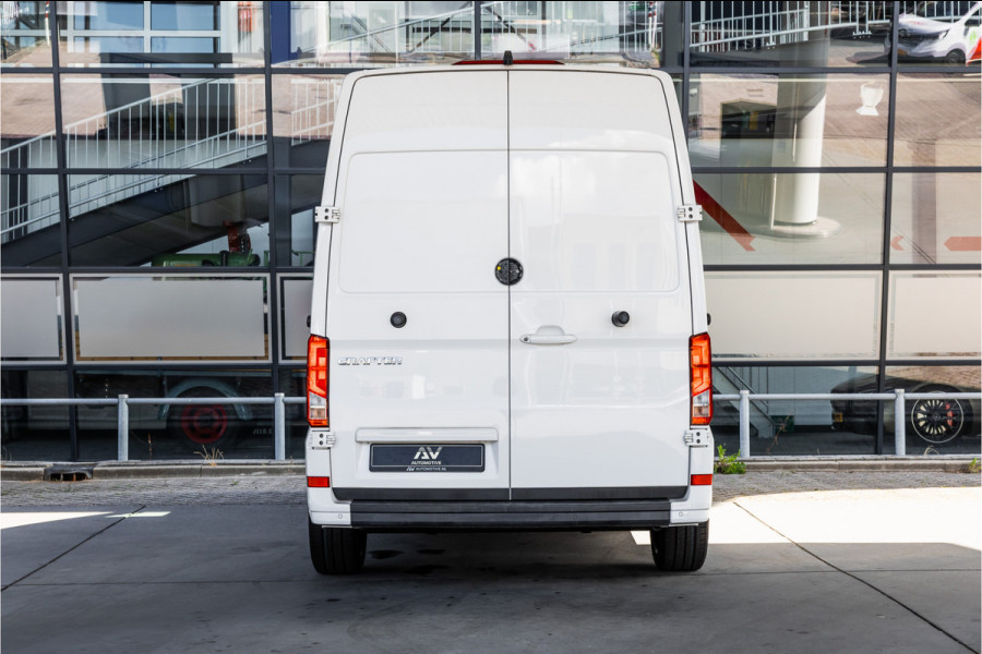 Volkswagen Crafter 35 2.0 TDI 177 PK L3H3 | Bi-Xenon | CarPlay | Camera | Navigatie | Cruise control | DAB | Betimmering | PDC | Dealer onderhouden | Nieuwe APK | Euro 6