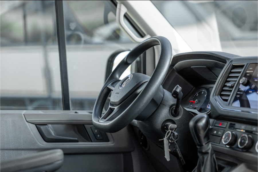 Volkswagen Crafter 35 2.0 TDI 177 PK L3H3 | Bi-Xenon | CarPlay | Camera | Navigatie | Cruise control | DAB | Betimmering | PDC | Dealer onderhouden | Nieuwe APK | Euro 6