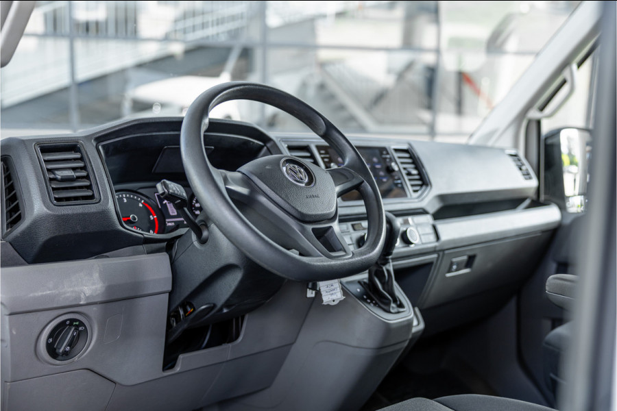 Volkswagen Crafter 35 2.0 TDI 177 PK L3H3 | Bi-Xenon | CarPlay | Camera | Navigatie | Cruise control | DAB | Betimmering | PDC | Dealer onderhouden | Nieuwe APK | Euro 6
