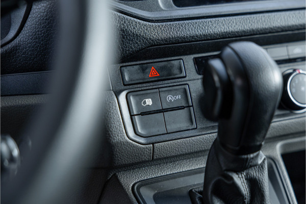 Volkswagen Crafter 35 2.0 TDI 177 PK L3H3 | Bi-Xenon | CarPlay | Camera | Navigatie | Cruise control | DAB | Betimmering | PDC | Dealer onderhouden | Nieuwe APK | Euro 6
