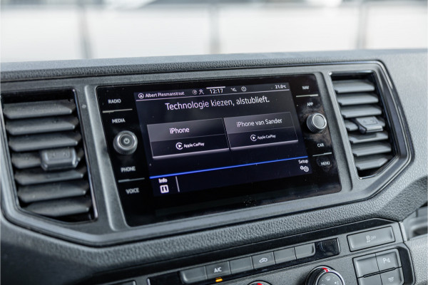 Volkswagen Crafter 35 2.0 TDI 177 PK L3H3 | Bi-Xenon | CarPlay | Camera | Navigatie | Cruise control | DAB | Betimmering | PDC | Dealer onderhouden | Nieuwe APK | Euro 6