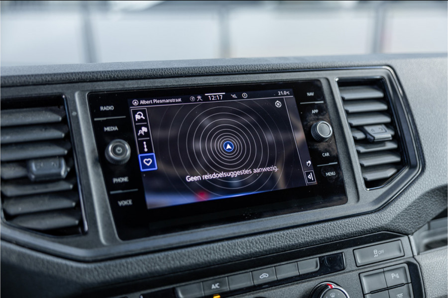 Volkswagen Crafter 35 2.0 TDI 177 PK L3H3 | Bi-Xenon | CarPlay | Camera | Navigatie | Cruise control | DAB | Betimmering | PDC | Dealer onderhouden | Nieuwe APK | Euro 6