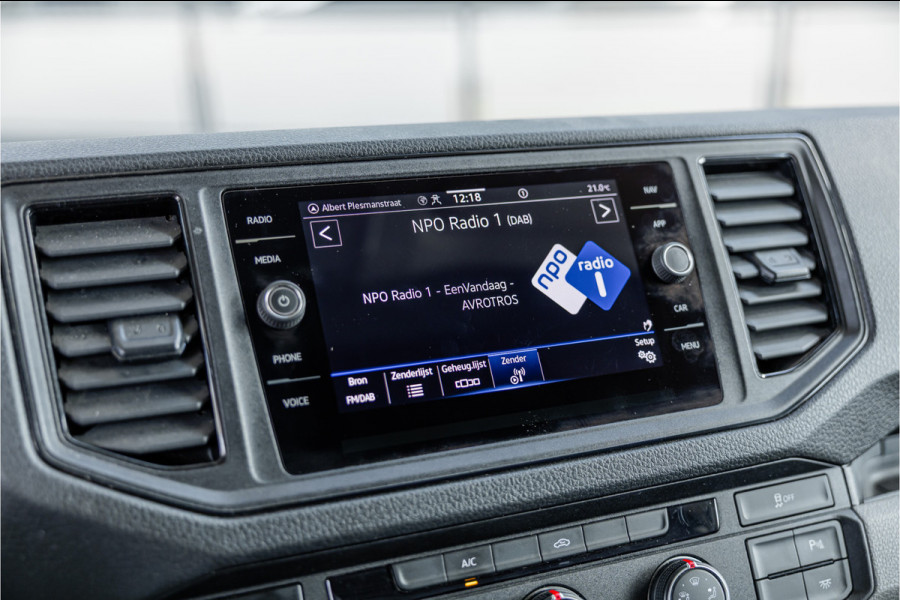 Volkswagen Crafter 35 2.0 TDI 177 PK L3H3 | Bi-Xenon | CarPlay | Camera | Navigatie | Cruise control | DAB | Betimmering | PDC | Dealer onderhouden | Nieuwe APK | Euro 6