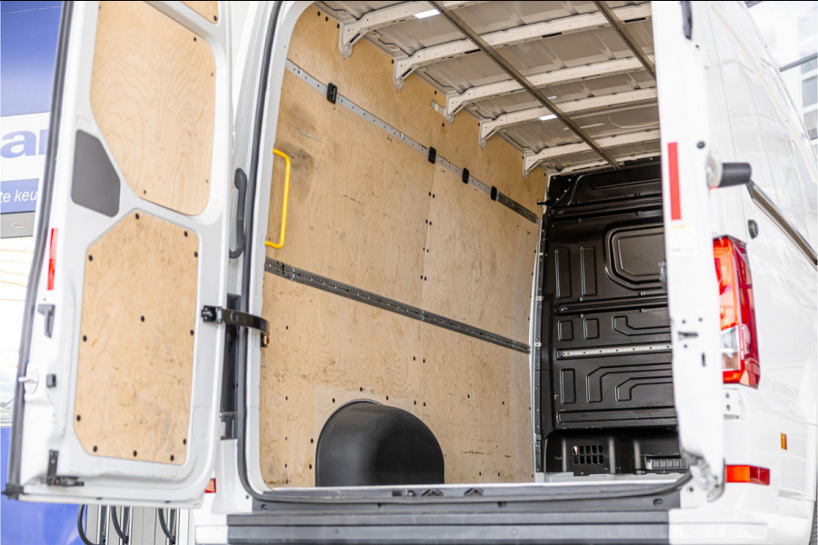 Volkswagen Crafter 35 2.0 TDI 177 PK L3H3 | Bi-Xenon | CarPlay | Camera | Navigatie | Cruise control | DAB | Betimmering | PDC | Dealer onderhouden | Nieuwe APK | Euro 6
