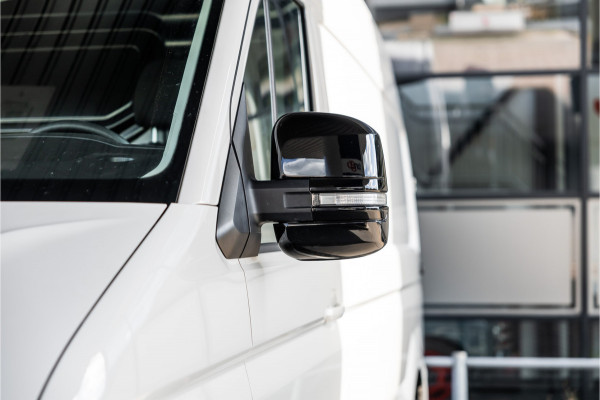 Volkswagen Crafter 35 2.0 TDI 177 PK L3H3 | Bi-Xenon | CarPlay | Camera | Navigatie | Cruise control | DAB | Betimmering | PDC | Dealer onderhouden | Nieuwe APK | Euro 6