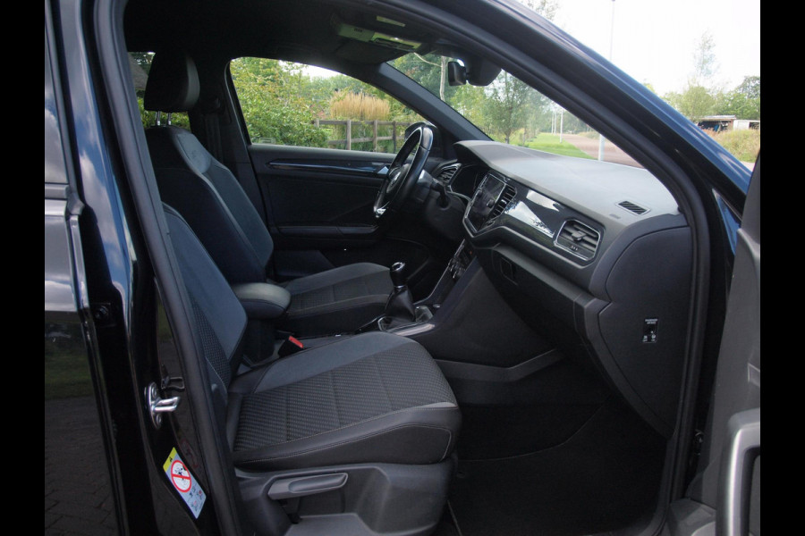 Volkswagen T-Roc 1.5 TSI R-Line | Camera | Trekhaak | Beats | Apple Carplay | ACC |