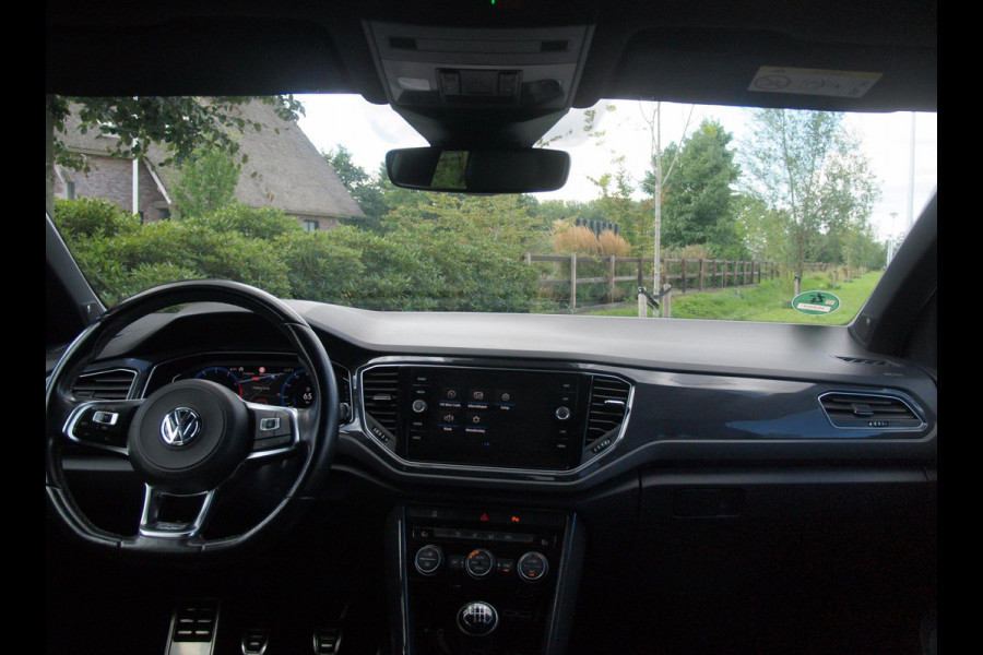 Volkswagen T-Roc 1.5 TSI R-Line | Camera | Trekhaak | Beats | Apple Carplay | ACC |