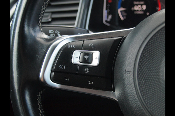Volkswagen T-Roc 1.5 TSI R-Line | Camera | Trekhaak | Beats | Apple Carplay | ACC |