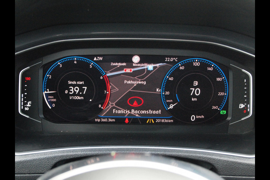 Volkswagen T-Roc 1.5 TSI R-Line | Camera | Trekhaak | Beats | Apple Carplay | ACC |