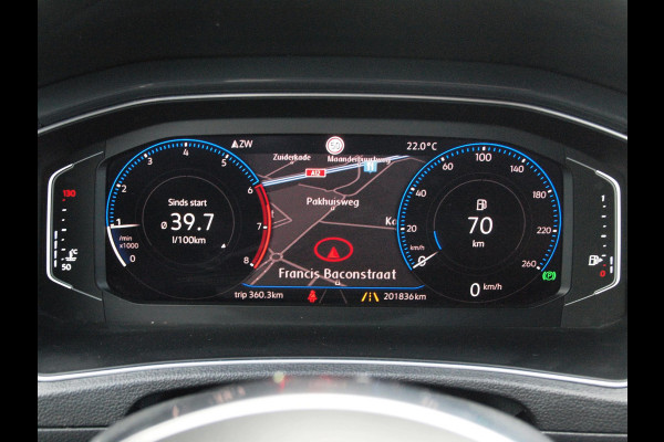 Volkswagen T-Roc 1.5 TSI R-Line | Camera | Trekhaak | Beats | Apple Carplay | ACC |