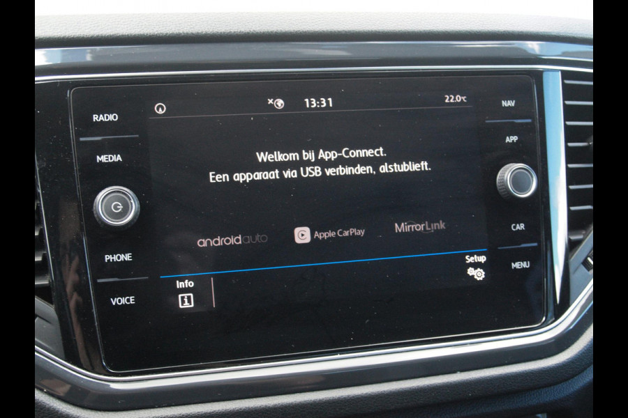 Volkswagen T-Roc 1.5 TSI R-Line | Camera | Trekhaak | Beats | Apple Carplay | ACC |
