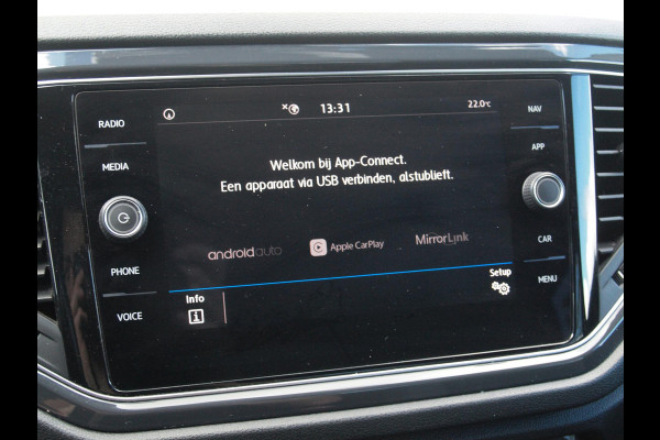 Volkswagen T-Roc 1.5 TSI R-Line | Camera | Trekhaak | Beats | Apple Carplay | ACC |