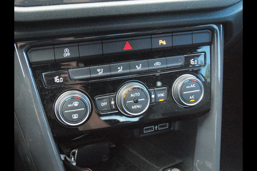 Volkswagen T-Roc 1.5 TSI R-Line | Camera | Trekhaak | Beats | Apple Carplay | ACC |
