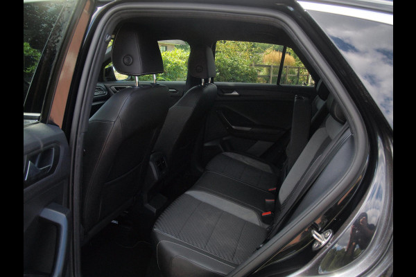 Volkswagen T-Roc 1.5 TSI R-Line | Camera | Trekhaak | Beats | Apple Carplay | ACC |