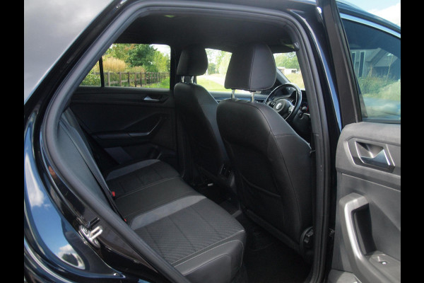 Volkswagen T-Roc 1.5 TSI R-Line | Camera | Trekhaak | Beats | Apple Carplay | ACC |