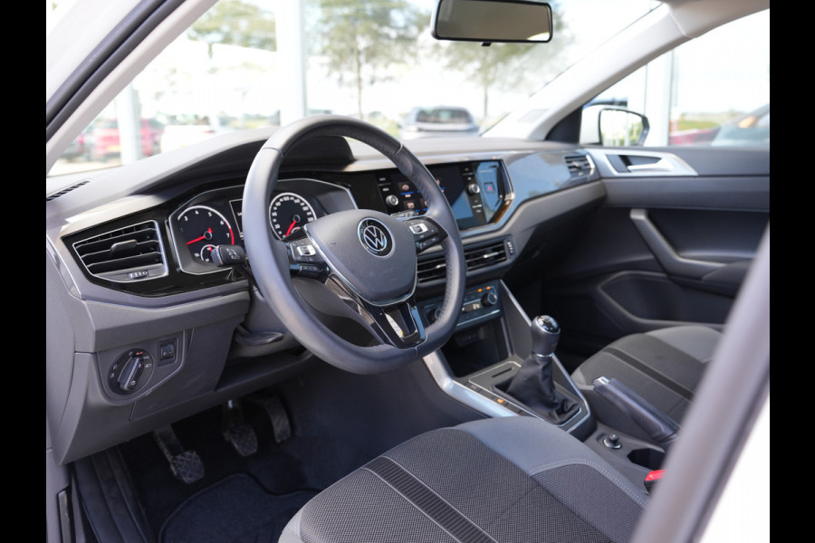 Volkswagen Polo 1.0 TSI Highline | Cruise Control Adaptief | Draadloze Telefoonlader | Apple Carplay/ Android Auto |