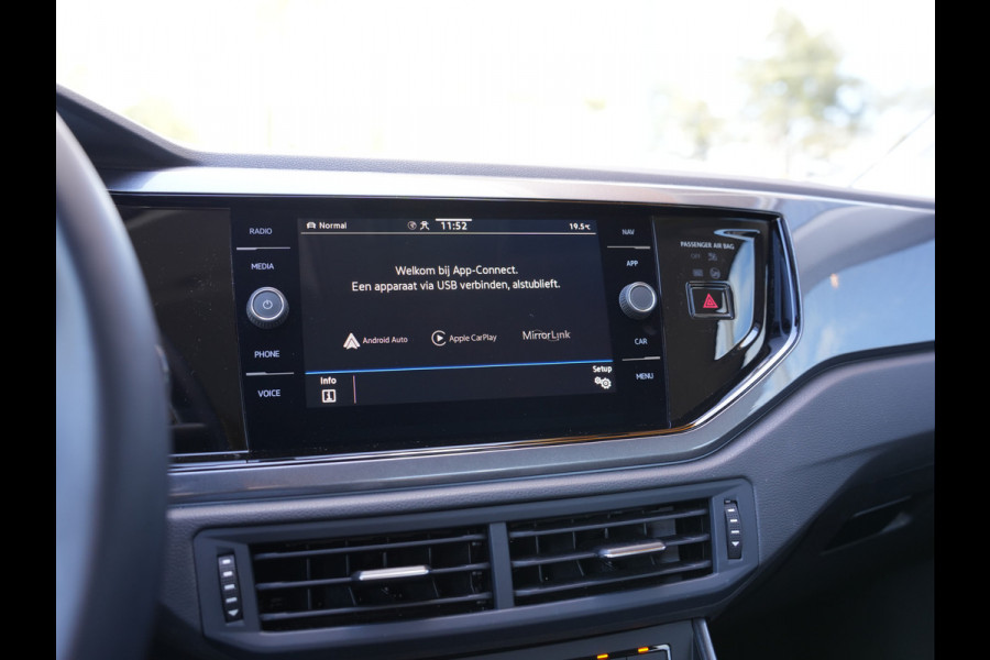 Volkswagen Polo 1.0 TSI Highline | Cruise Control Adaptief | Draadloze Telefoonlader | Apple Carplay/ Android Auto |