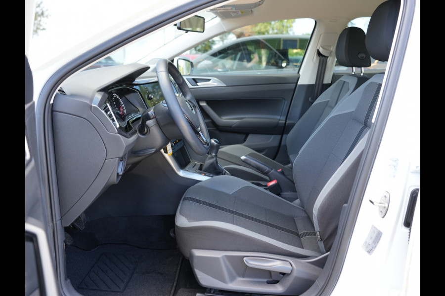 Volkswagen Polo 1.0 TSI Highline | Cruise Control Adaptief | Draadloze Telefoonlader | Apple Carplay/ Android Auto |