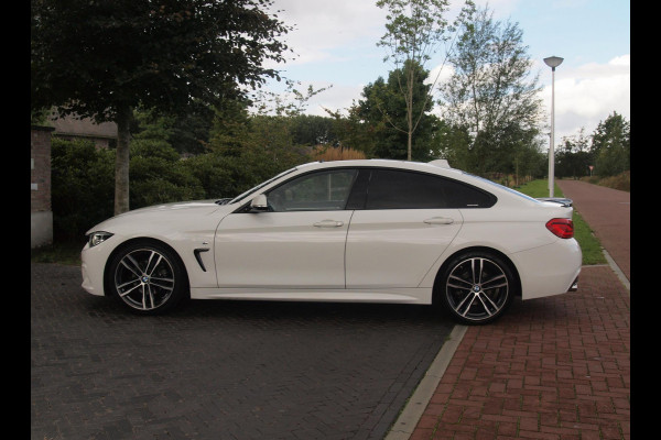 BMW 4 Serie Gran Coupé 420i High Executive | M-Pakket | Panoramadak | Trekhaak | NL-Auto |