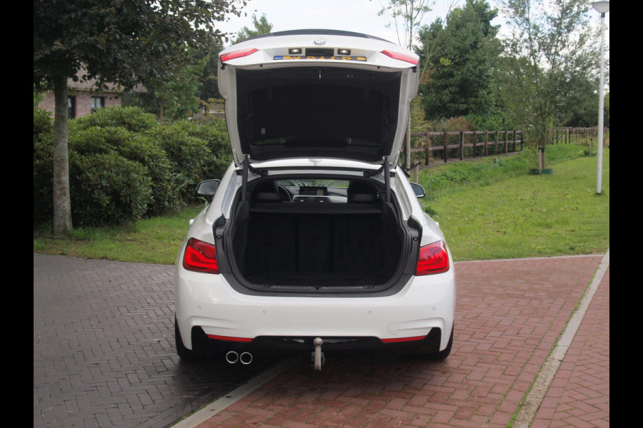 BMW 4 Serie Gran Coupé 420i High Executive | M-Pakket | Panoramadak | Trekhaak | NL-Auto |