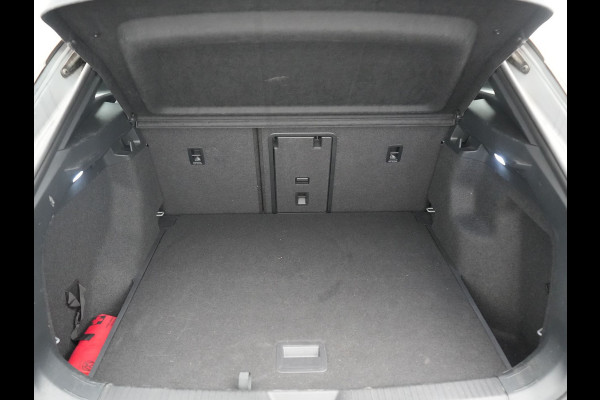 Volkswagen ID.4 Pro 77 kWh 204pk Dealer O.H. | Adaptive Cruise | 360 Camera | Alcantara Sportstoelen & Stuur Verwarmd | Keyless | Blis | Sfeerverlichting | Apple Carplay | Navigatie | DAB | 21"L.M |