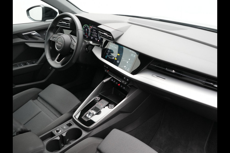 Audi A3 Sportback 45 TFSI e S Line PHEV 245pk Dealer O.H. | Adaptive Cruise | Camera | Sportstoelen Verwarmd | Apple Carplay | Blis | Navigatie | DAB | Virtual | 18" L.M