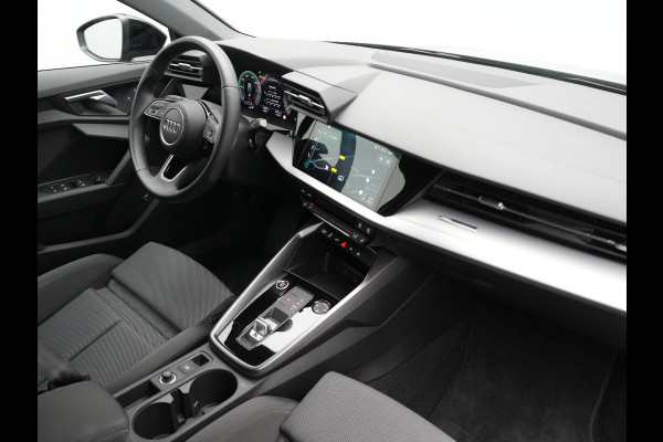 Audi A3 Sportback 45 TFSI e S Line PHEV 245pk Dealer O.H. | Adaptive Cruise | Camera | Sportstoelen Verwarmd | Apple Carplay | Blis | Navigatie | DAB | Virtual | 18" L.M