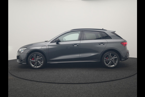 Audi A3 Sportback 45 TFSI e S Line PHEV 245pk Dealer O.H. | Adaptive Cruise | Camera | Sportstoelen Verwarmd | Apple Carplay | Blis | Navigatie | DAB | Virtual | 18" L.M