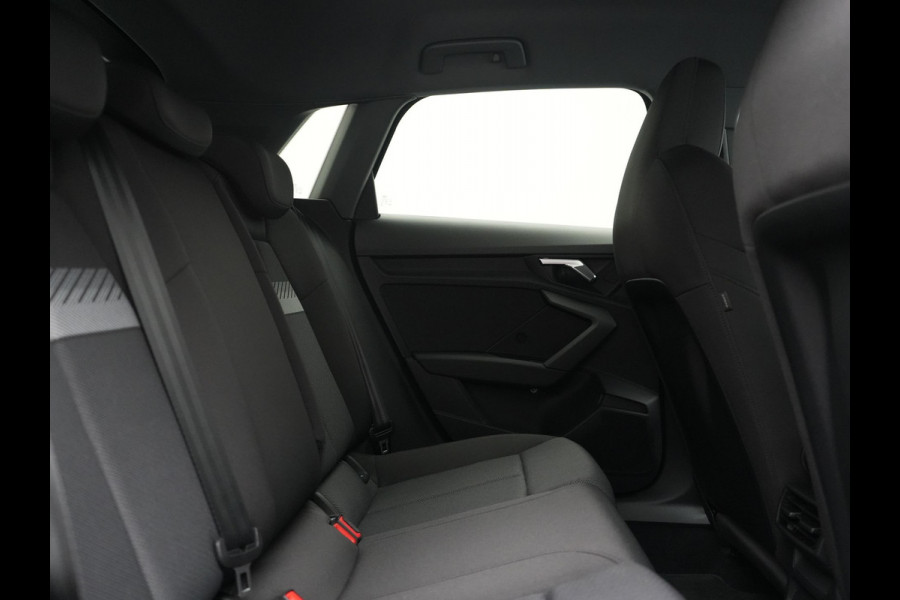 Audi A3 Sportback 45 TFSI e S Line PHEV 245pk Dealer O.H. | Adaptive Cruise | Camera | Sportstoelen Verwarmd | Apple Carplay | Blis | Navigatie | DAB | Virtual | 18" L.M