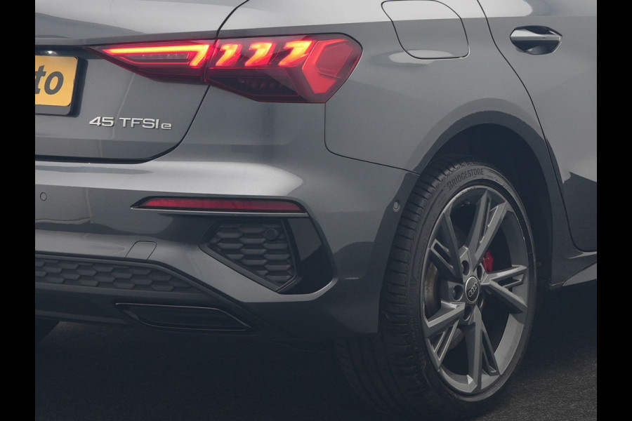 Audi A3 Sportback 45 TFSI e S Line PHEV 245pk Dealer O.H. | Adaptive Cruise | Camera | Sportstoelen Verwarmd | Apple Carplay | Blis | Navigatie | DAB | Virtual | 18" L.M