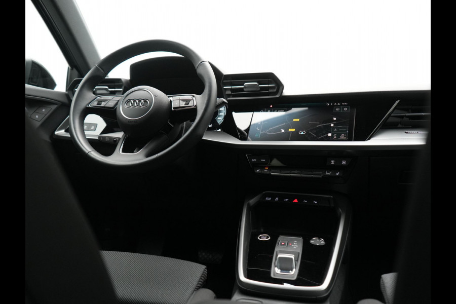 Audi A3 Sportback 45 TFSI e S Line PHEV 245pk Dealer O.H. | Adaptive Cruise | Camera | Sportstoelen Verwarmd | Apple Carplay | Blis | Navigatie | DAB | Virtual | 18" L.M
