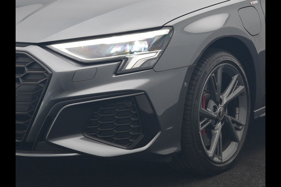 Audi A3 Sportback 45 TFSI e S Line PHEV 245pk Dealer O.H. | Adaptive Cruise | Camera | Sportstoelen Verwarmd | Apple Carplay | Blis | Navigatie | DAB | Virtual | 18" L.M