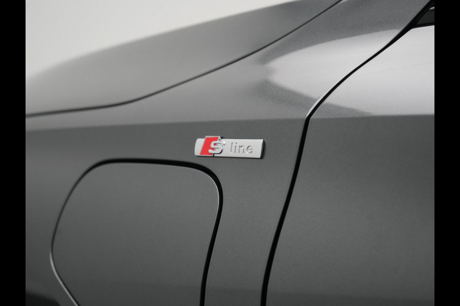 Audi A3 Sportback 45 TFSI e S Line PHEV 245pk Dealer O.H. | Adaptive Cruise | Camera | Sportstoelen Verwarmd | Apple Carplay | Blis | Navigatie | DAB | Virtual | 18" L.M