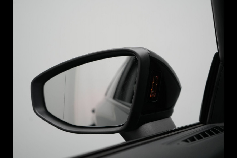 Audi A3 Sportback 45 TFSI e S Line PHEV 245pk Dealer O.H. | Adaptive Cruise | Camera | Sportstoelen Verwarmd | Apple Carplay | Blis | Navigatie | DAB | Virtual | 18" L.M