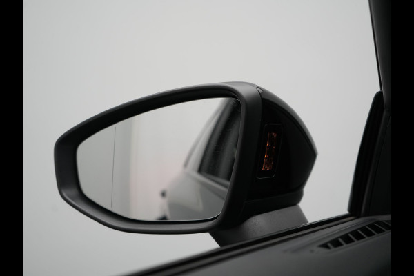Audi A3 Sportback 45 TFSI e S Line PHEV 245pk Dealer O.H. | Adaptive Cruise | Camera | Sportstoelen Verwarmd | Apple Carplay | Blis | Navigatie | DAB | Virtual | 18" L.M