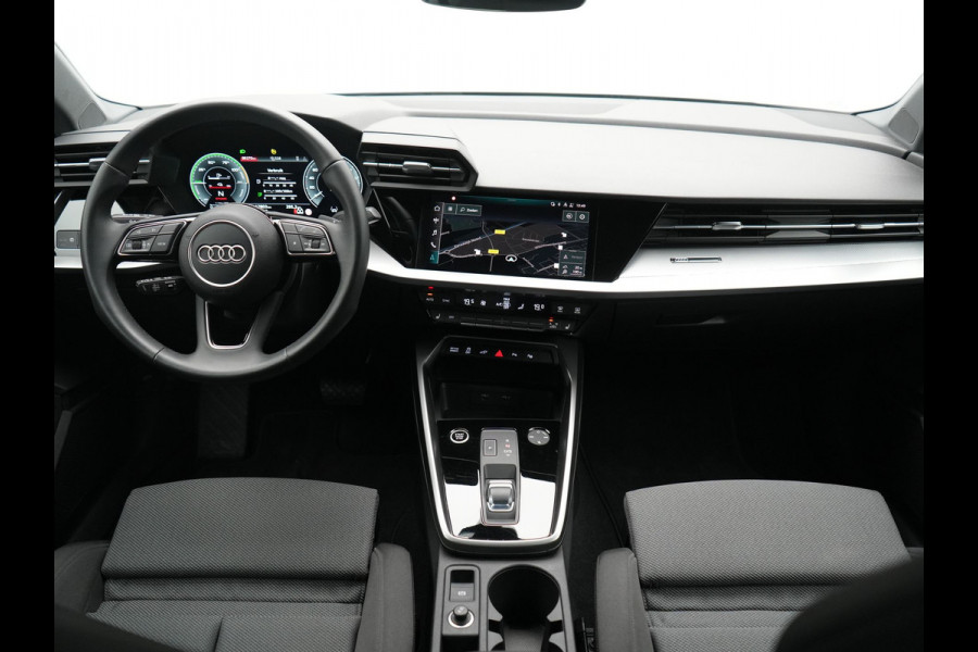 Audi A3 Sportback 45 TFSI e S Line PHEV 245pk Dealer O.H. | Adaptive Cruise | Camera | Sportstoelen Verwarmd | Apple Carplay | Blis | Navigatie | DAB | Virtual | 18" L.M