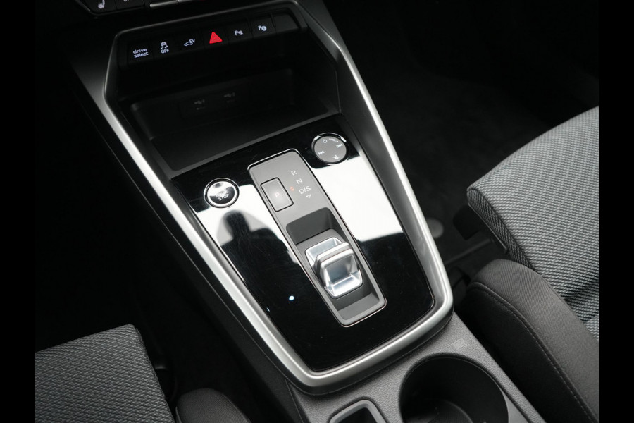 Audi A3 Sportback 45 TFSI e S Line PHEV 245pk Dealer O.H. | Adaptive Cruise | Camera | Sportstoelen Verwarmd | Apple Carplay | Blis | Navigatie | DAB | Virtual | 18" L.M