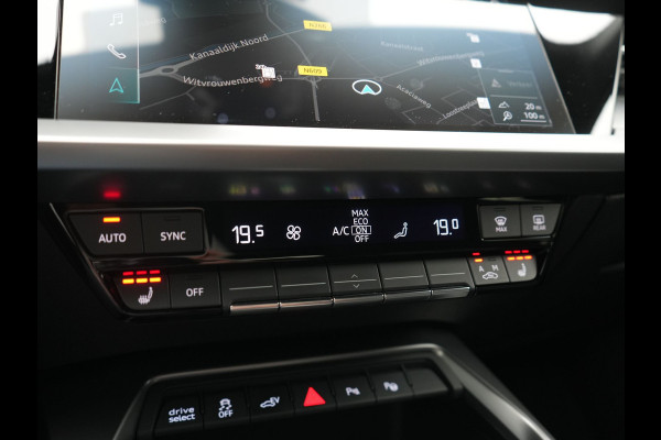 Audi A3 Sportback 45 TFSI e S Line PHEV 245pk Dealer O.H. | Adaptive Cruise | Camera | Sportstoelen Verwarmd | Apple Carplay | Blis | Navigatie | DAB | Virtual | 18" L.M