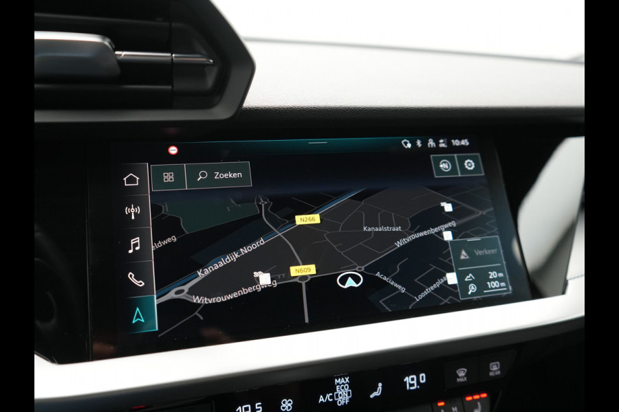Audi A3 Sportback 45 TFSI e S Line PHEV 245pk Dealer O.H. | Adaptive Cruise | Camera | Sportstoelen Verwarmd | Apple Carplay | Blis | Navigatie | DAB | Virtual | 18" L.M