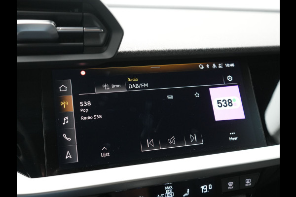 Audi A3 Sportback 45 TFSI e S Line PHEV 245pk Dealer O.H. | Adaptive Cruise | Camera | Sportstoelen Verwarmd | Apple Carplay | Blis | Navigatie | DAB | Virtual | 18" L.M