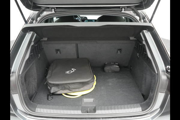 Audi A3 Sportback 45 TFSI e S Line PHEV 245pk Dealer O.H. | Adaptive Cruise | Camera | Sportstoelen Verwarmd | Apple Carplay | Blis | Navigatie | DAB | Virtual | 18" L.M