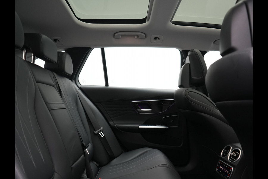 Mercedes-Benz C-Klasse Estate 300 e Avantgarde 313pk Dealer O.H | Trekhaak Af Fabriek | Panodak | Adaptive Cruise | 360 Camera | Digital LED | Head Up | Lederen Sportstoelen Verwarmd | Keyless | Apple Carplay | Virtual | Sfeerverlichting | Navigatie | DAB