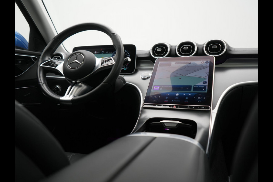 Mercedes-Benz C-Klasse Estate 300 e Avantgarde 313pk Dealer O.H | Trekhaak Af Fabriek | Panodak | Adaptive Cruise | 360 Camera | Digital LED | Head Up | Lederen Sportstoelen Verwarmd | Keyless | Apple Carplay | Virtual | Sfeerverlichting | Navigatie | DAB