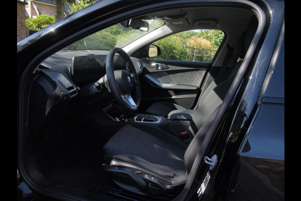 BMW 1-serie 120 M Sport Design Edition | M-Pakket | Camera | Apple Carplay | Sfeerverlichting | NL-Auto |