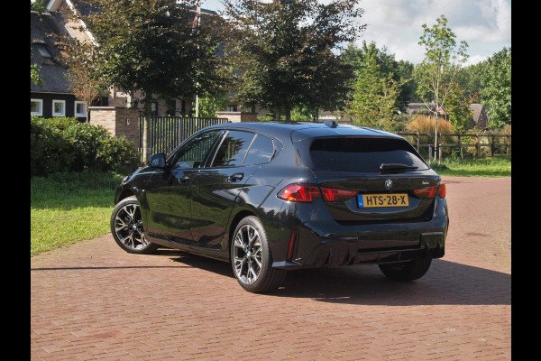 BMW 1-serie 120 M Sport Design Edition | M-Pakket | Camera | Apple Carplay | Sfeerverlichting | NL-Auto |