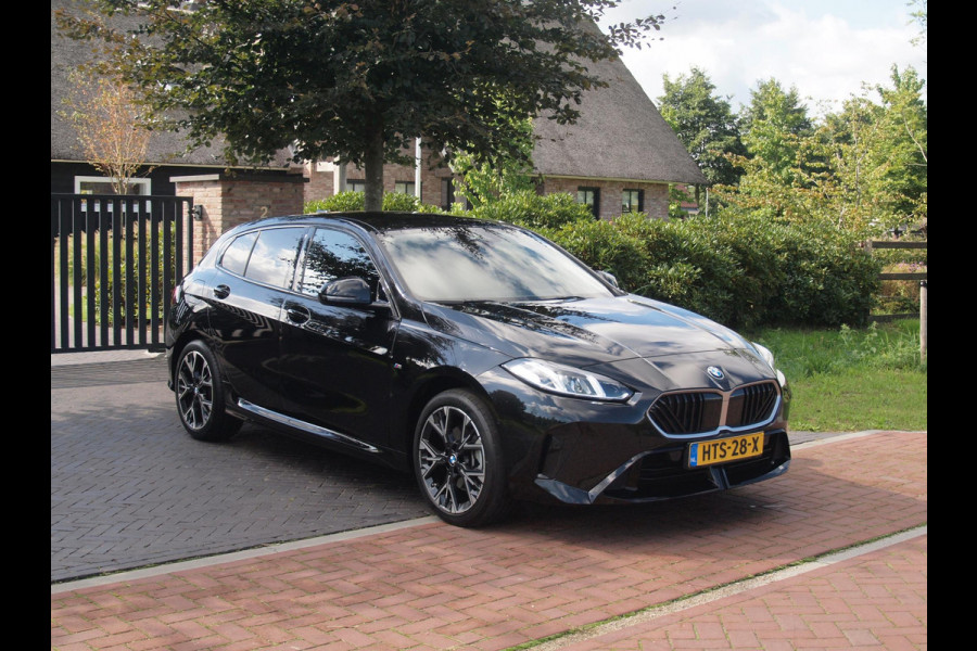 BMW 1-serie 120 M Sport Design Edition | M-Pakket | Camera | Apple Carplay | Sfeerverlichting | NL-Auto |