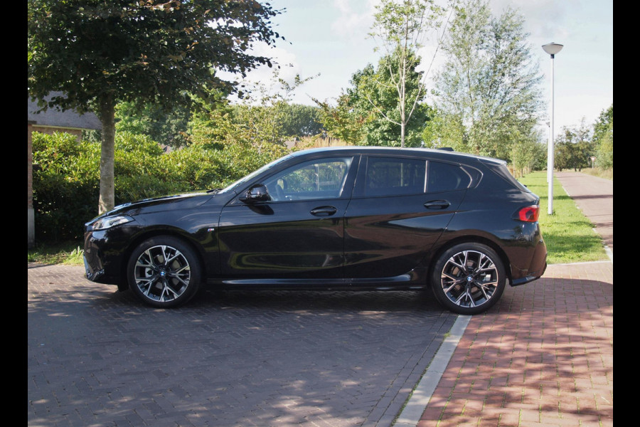 BMW 1-serie 120 M Sport Design Edition | M-Pakket | Camera | Apple Carplay | Sfeerverlichting | NL-Auto |