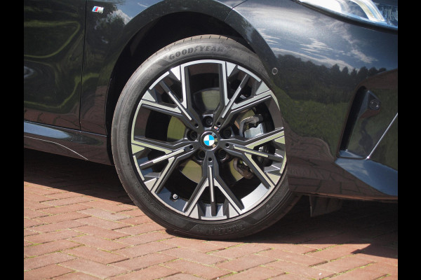 BMW 1-serie 120 M Sport Design Edition | M-Pakket | Camera | Apple Carplay | Sfeerverlichting | NL-Auto |