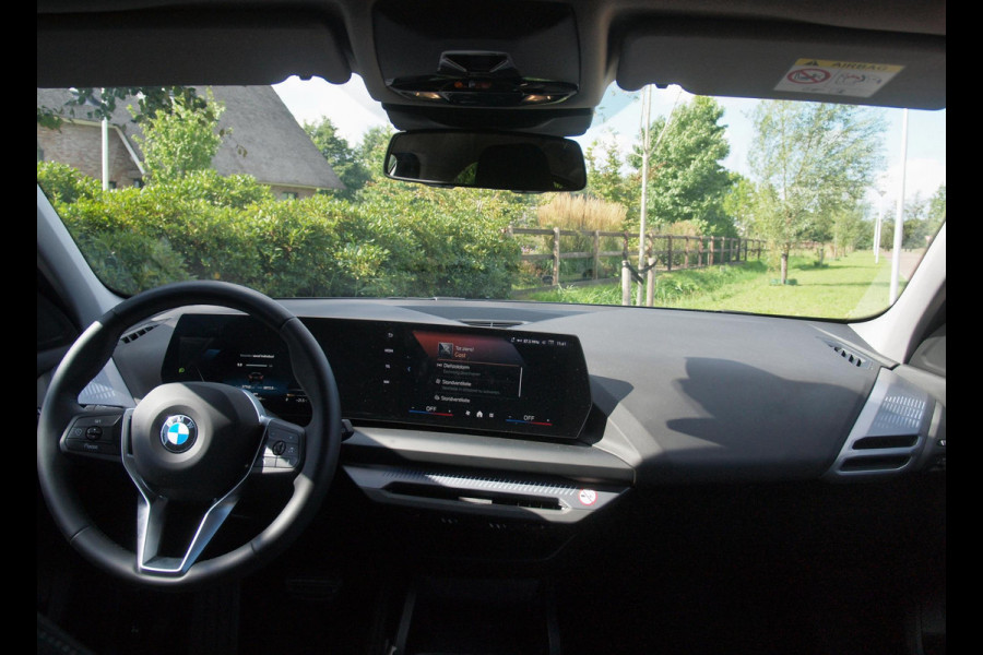 BMW 1-serie 120 M Sport Design Edition | M-Pakket | Camera | Apple Carplay | Sfeerverlichting | NL-Auto |